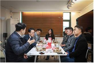 간담회1.png