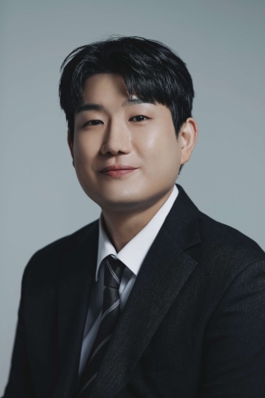 두산베어스, 9일 SSG전 승리기원 시구 진행  -     배우 남태우